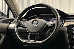 valkoinen Volkswagen Passat 2018 kuva 19.