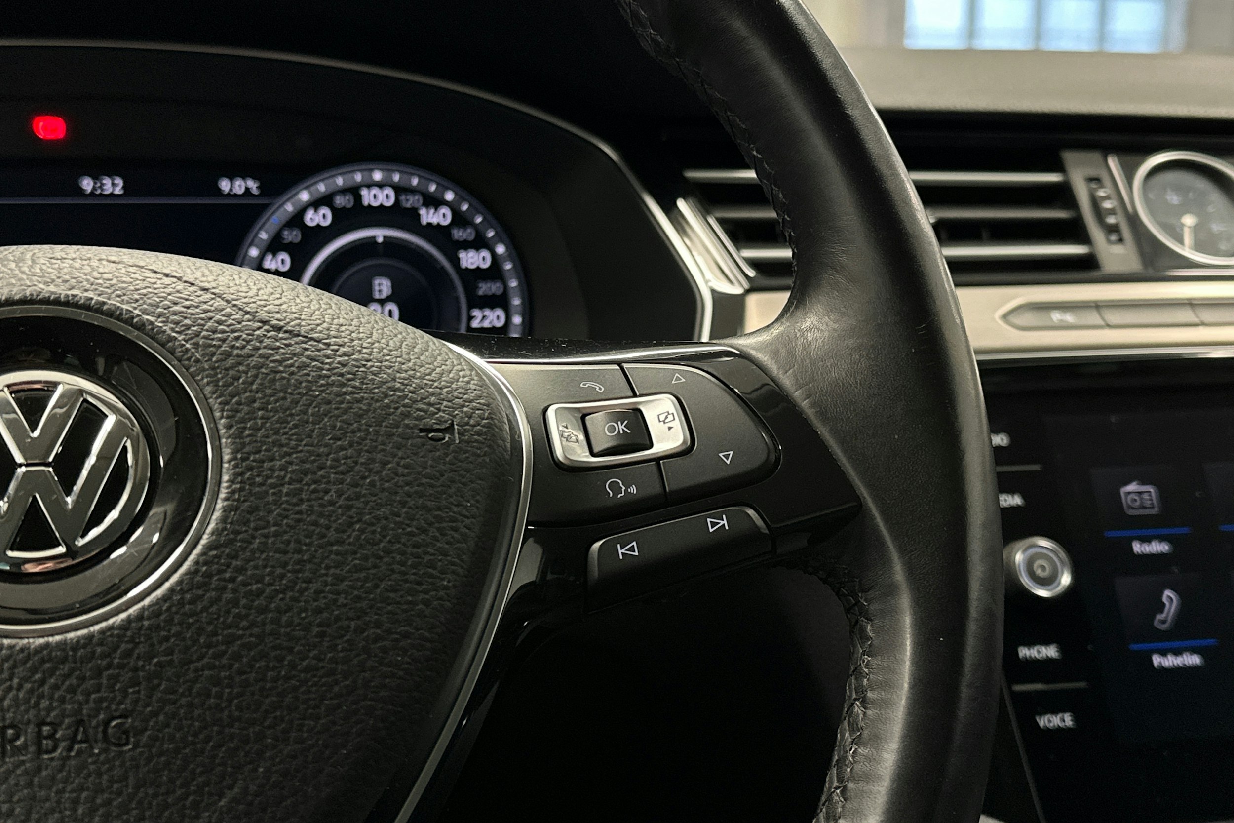 valkoinen Volkswagen Passat 2018 kuva 21.