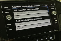 valkoinen Volkswagen Passat 2018 kuva 24.