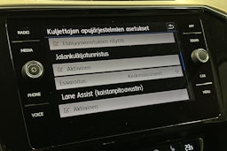 valkoinen Volkswagen Passat 2018 kuva 25.