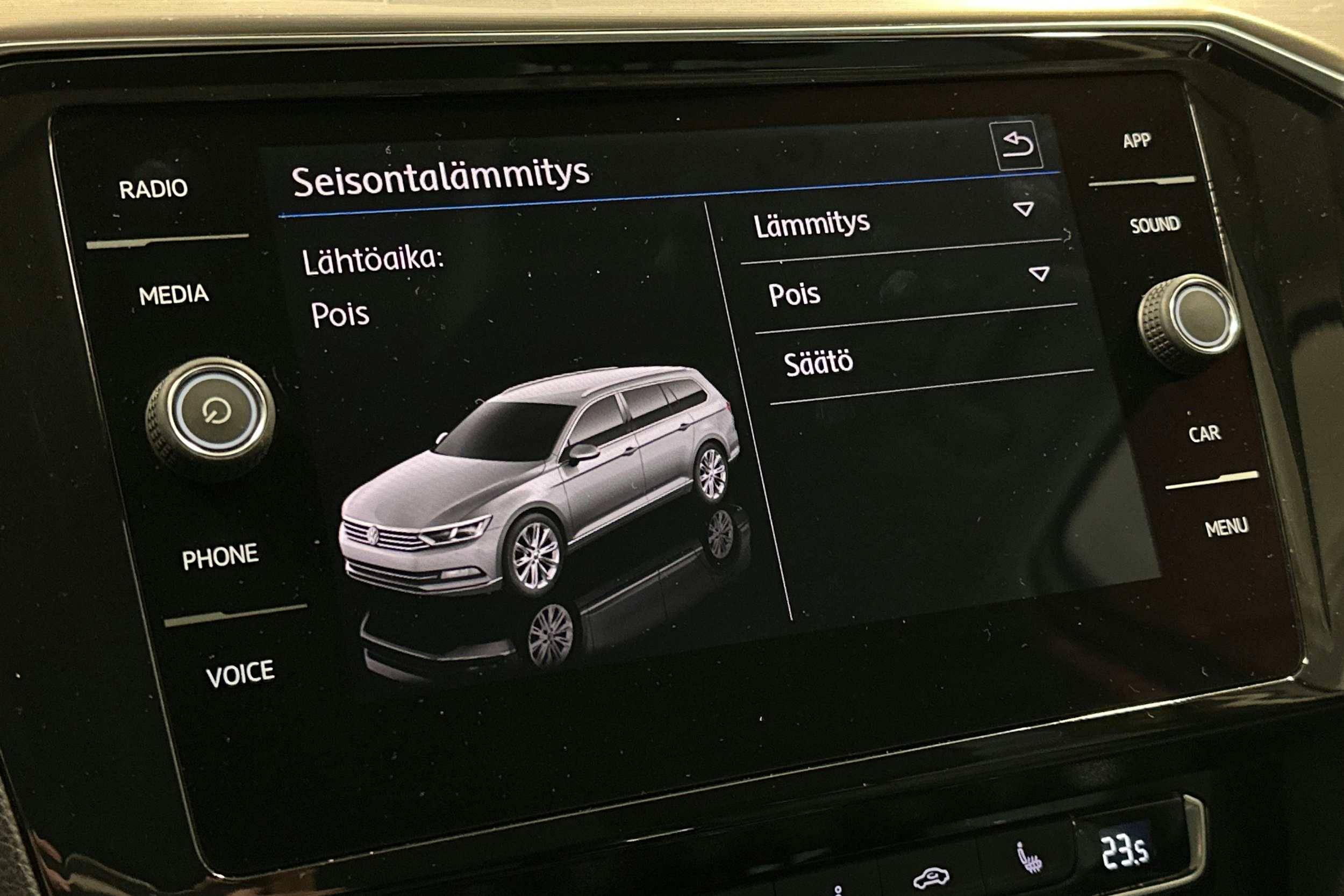 valkoinen Volkswagen Passat 2018 kuva 27.