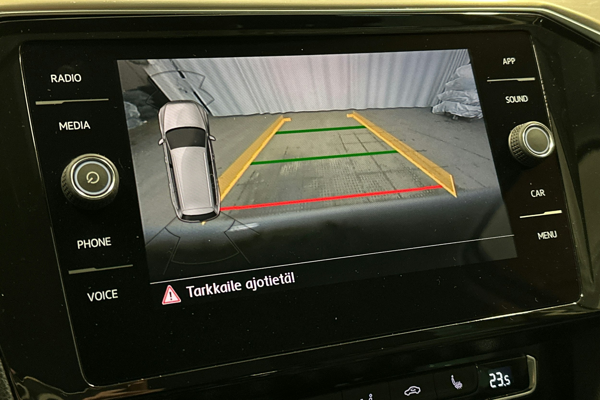 valkoinen Volkswagen Passat 2018 kuva 28.