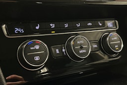 valkoinen Volkswagen Passat 2018 kuva 29.