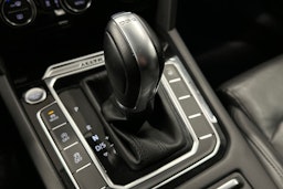 valkoinen Volkswagen Passat 2018 kuva 30.