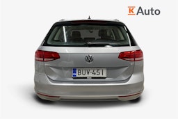 sininen Volkswagen Passat 2018 kuva 3.