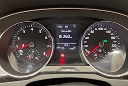 sininen Volkswagen Passat 2018 kuva 16.