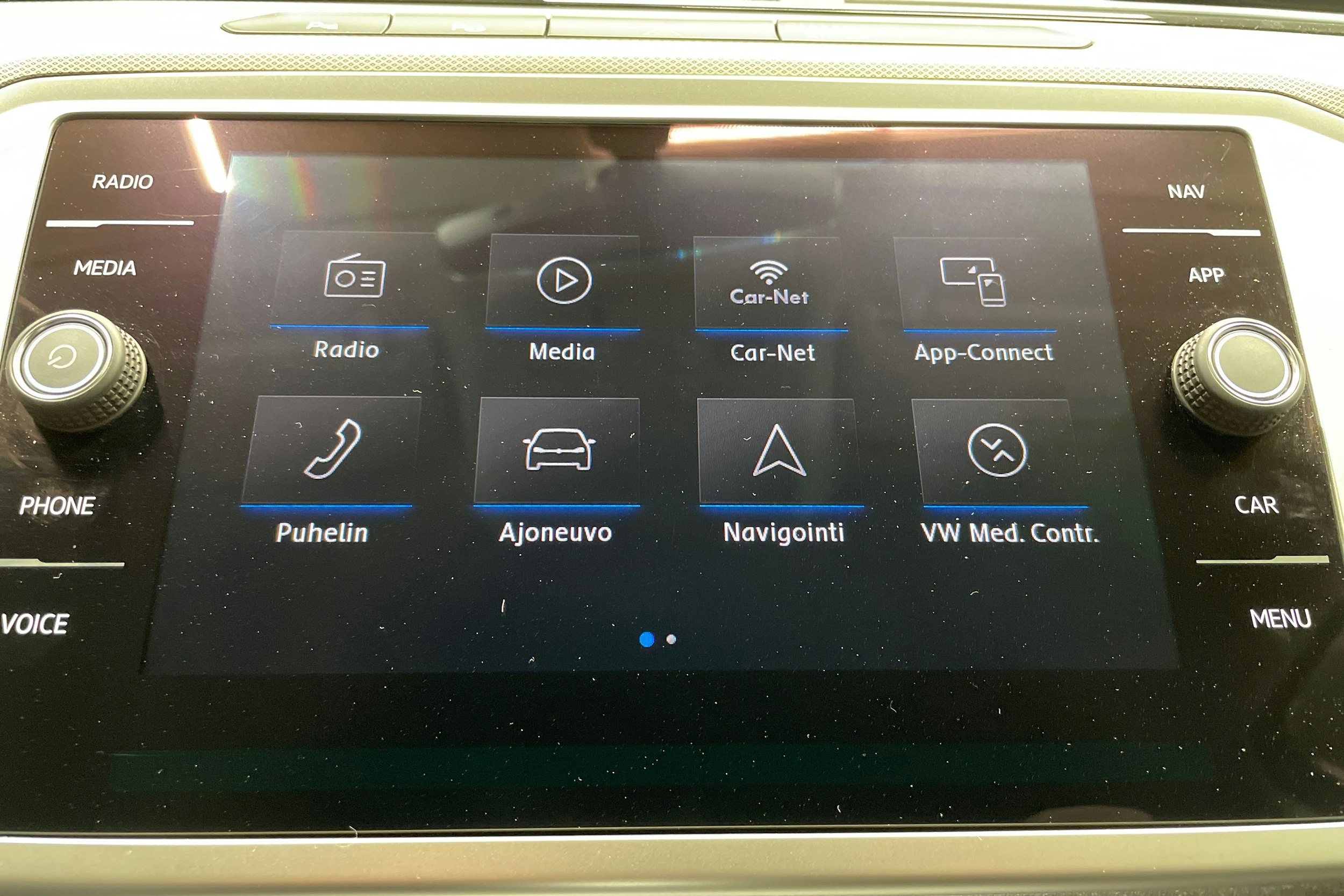sininen Volkswagen Passat 2018 kuva 18.