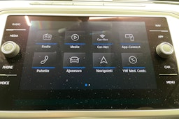 sininen Volkswagen Passat 2018 kuva 18.