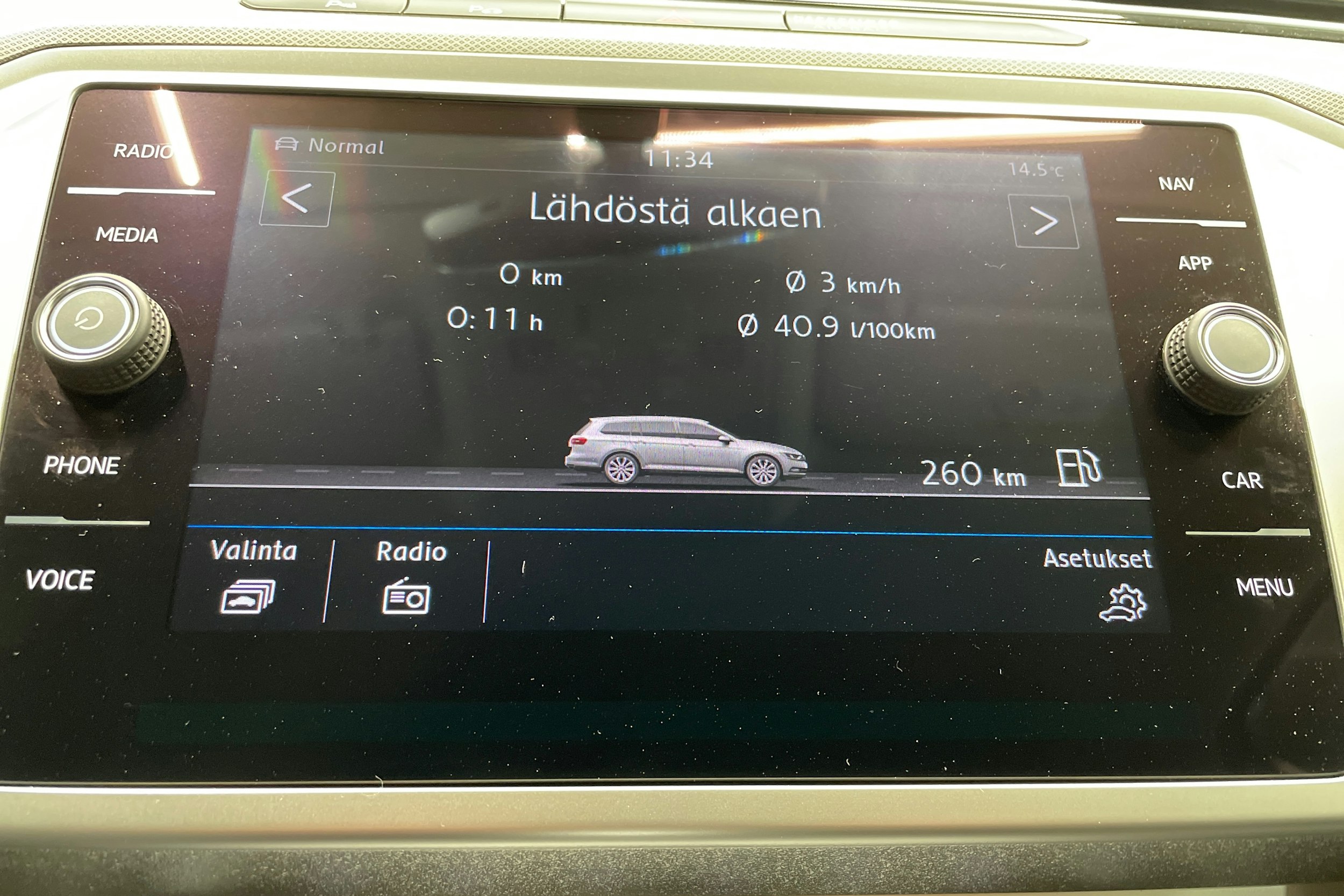 sininen Volkswagen Passat 2018 kuva 19.