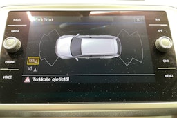 sininen Volkswagen Passat 2018 kuva 20.