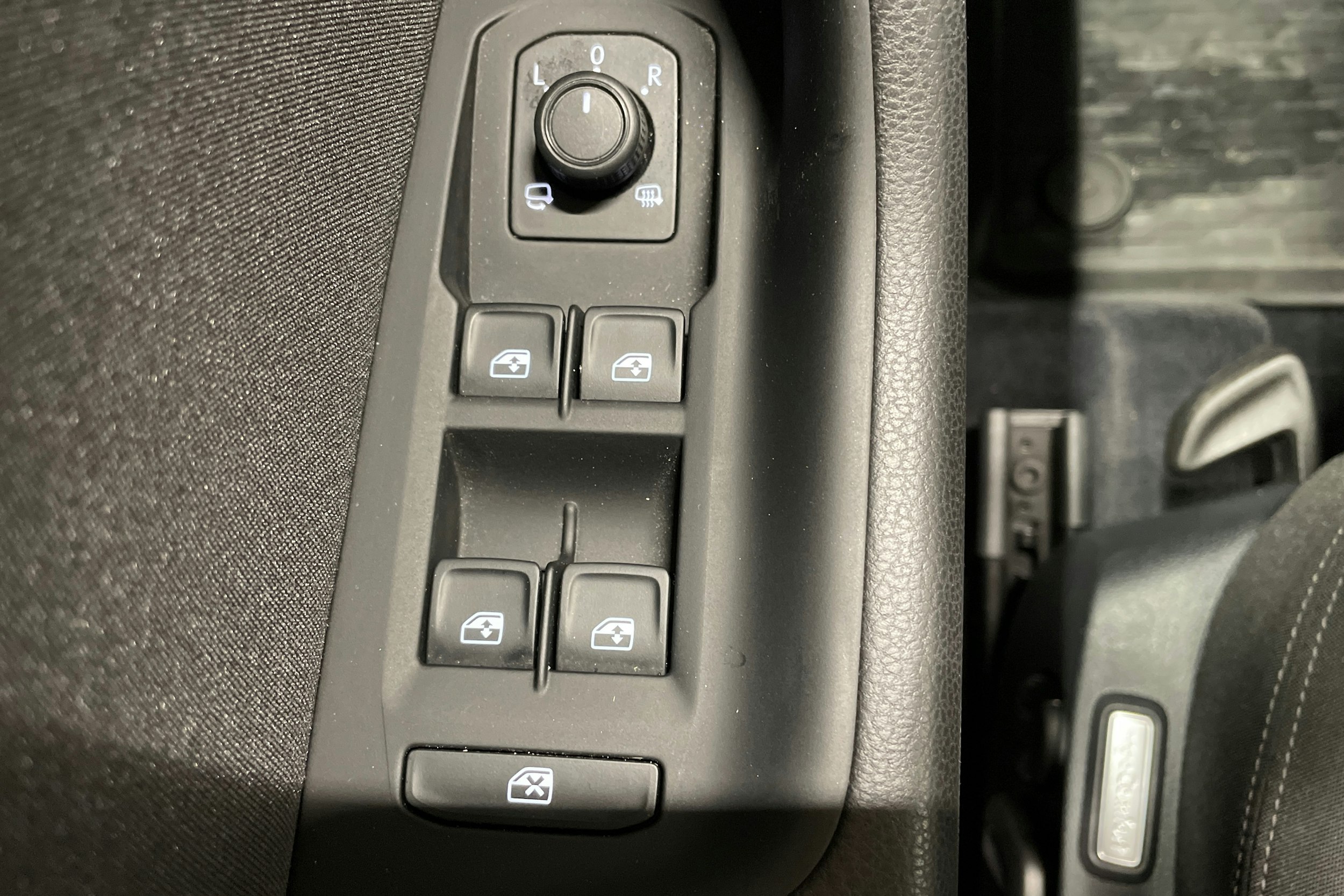 sininen Volkswagen Passat 2018 kuva 25.