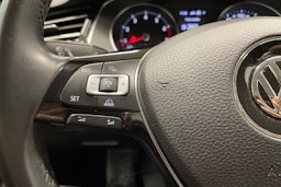 sininen Volkswagen Passat 2018 kuva 26.