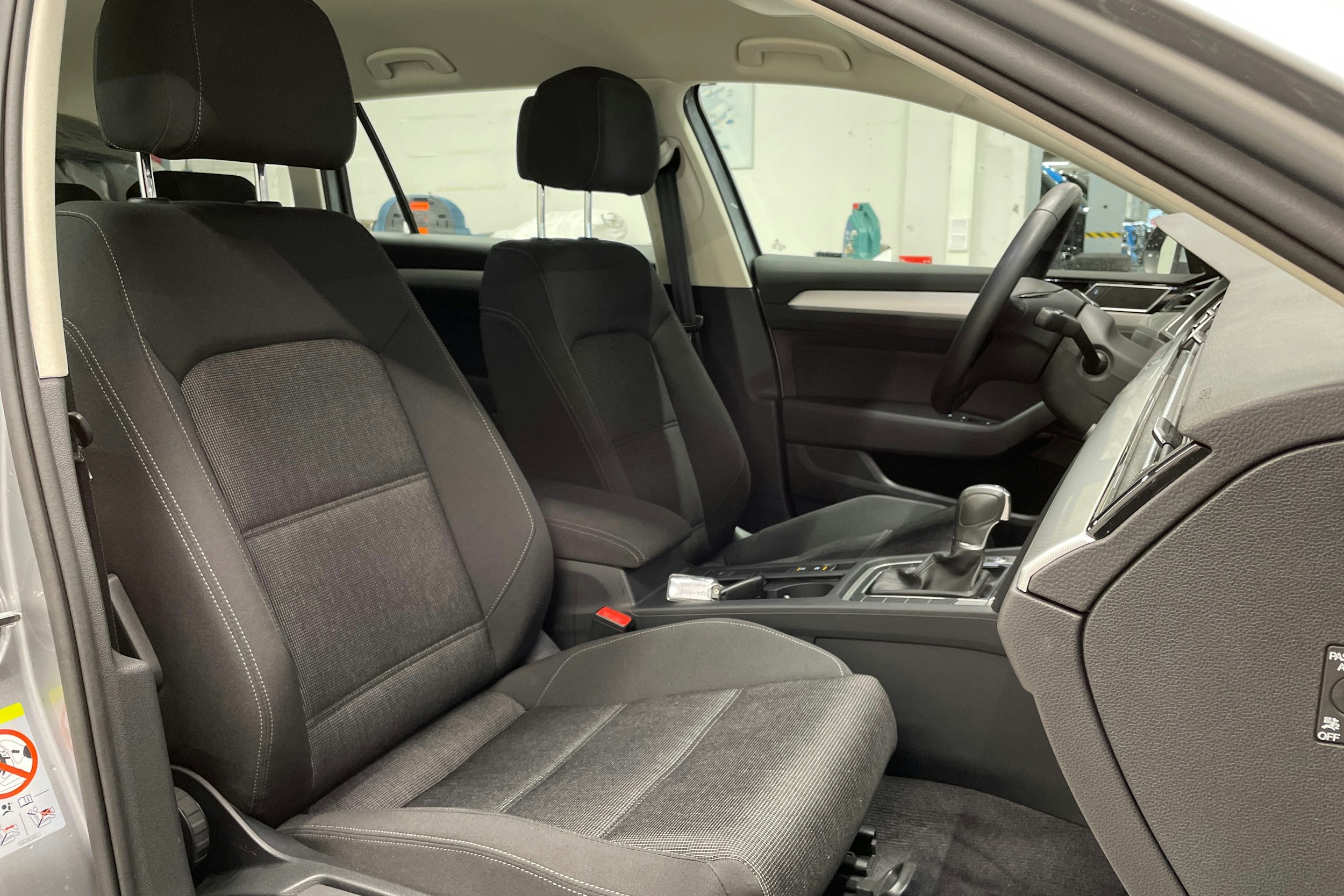 sininen Volkswagen Passat 2018 kuva 28.