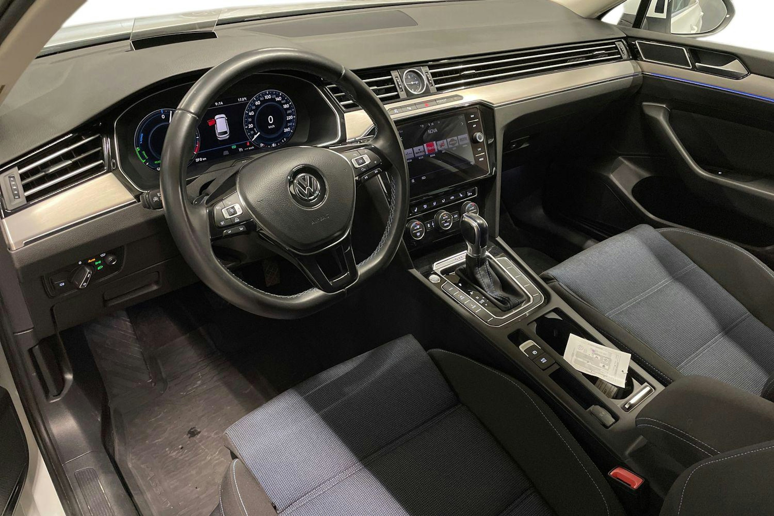 Valkoinen Volkswagen PASSAT 2018 kuva 7.