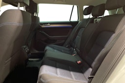 Valkoinen Volkswagen PASSAT 2018 kuva 10.