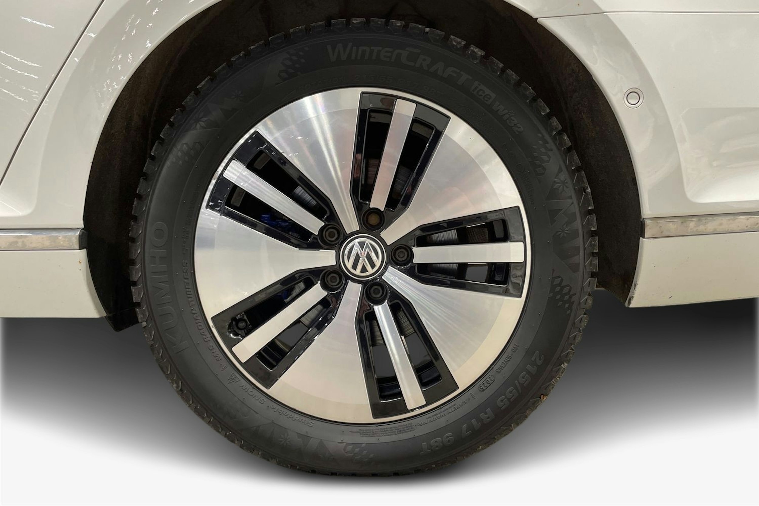 Valkoinen Volkswagen PASSAT 2018 kuva 11.