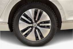 Valkoinen Volkswagen PASSAT 2018 kuva 11.