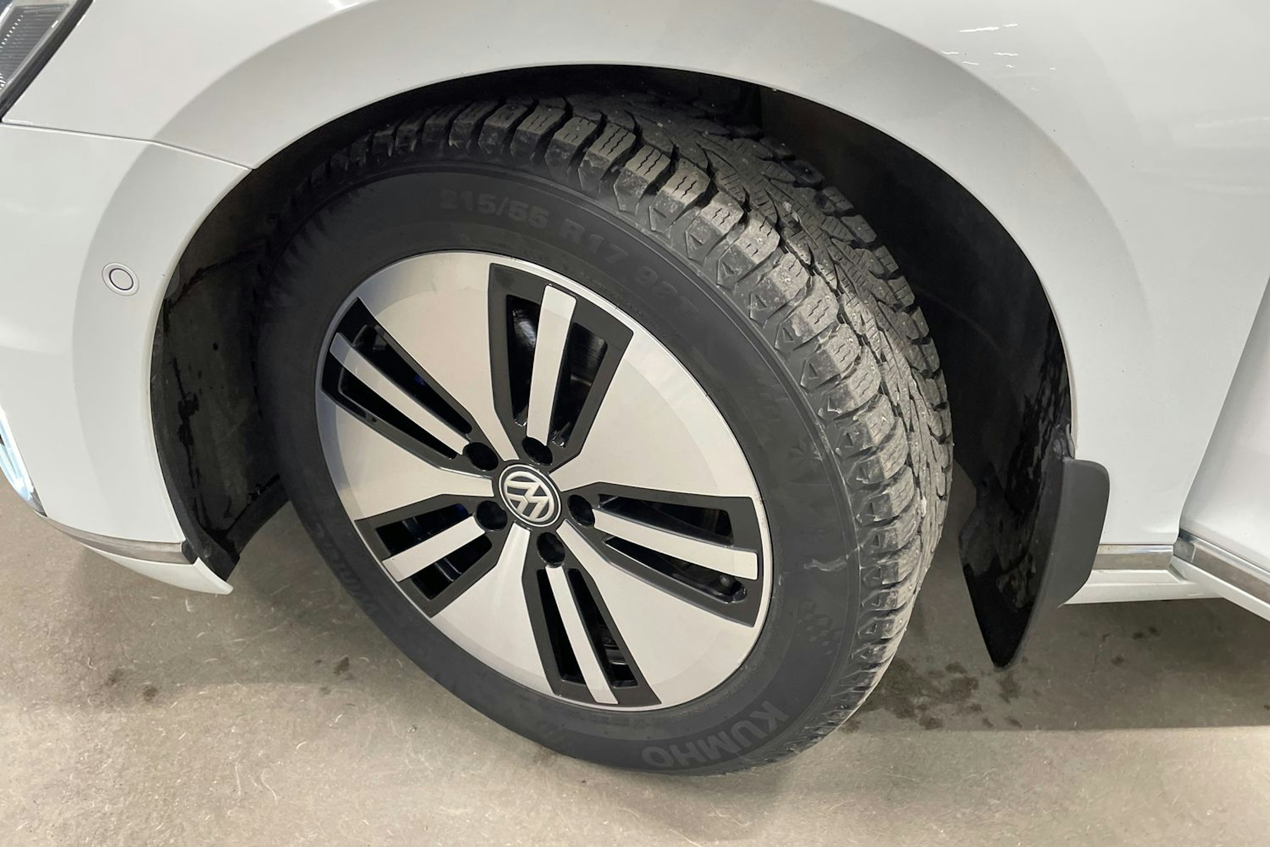 Valkoinen Volkswagen PASSAT 2018 kuva 13.