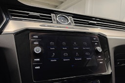 Valkoinen Volkswagen PASSAT 2018 kuva 17.