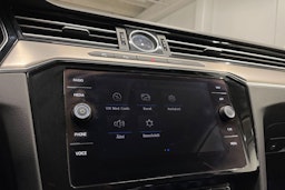 Valkoinen Volkswagen PASSAT 2018 kuva 18.