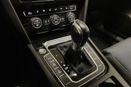 Valkoinen Volkswagen PASSAT 2018 kuva 23.