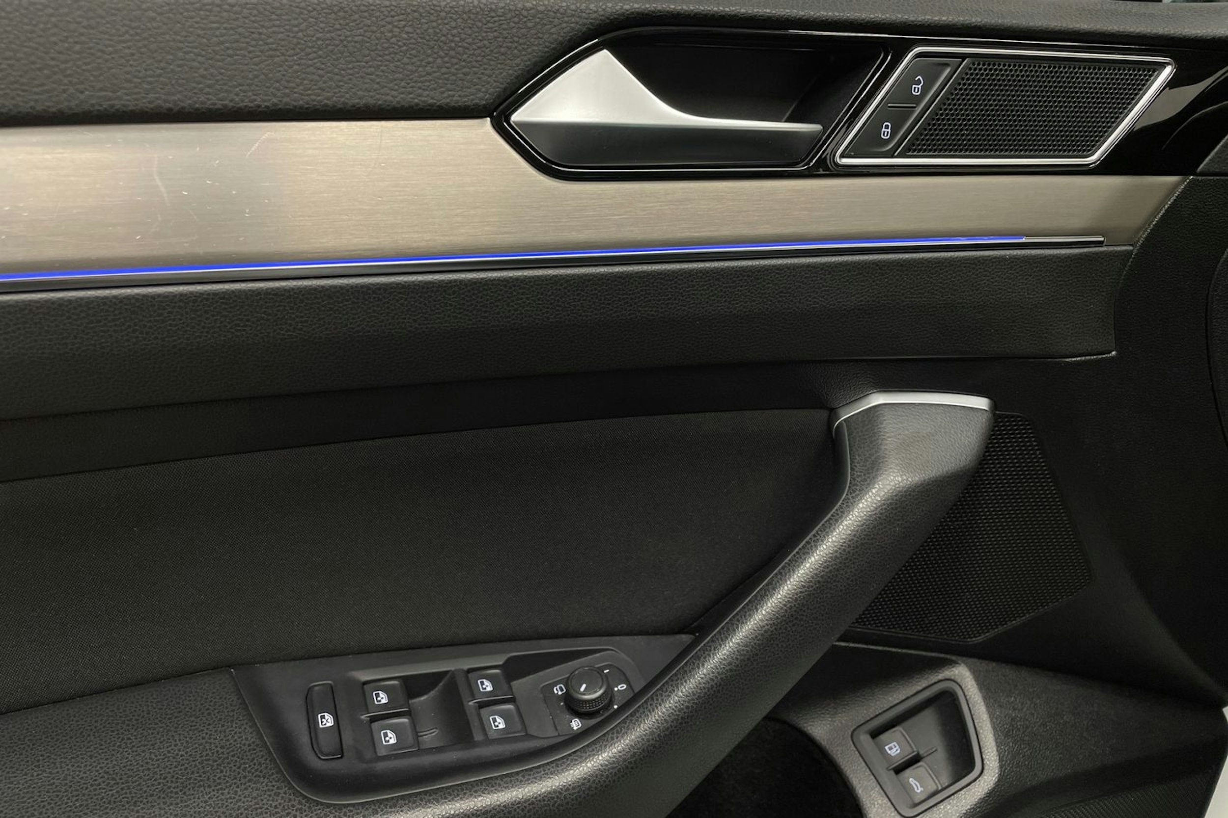 Valkoinen Volkswagen PASSAT 2018 kuva 27.