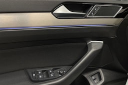 Valkoinen Volkswagen PASSAT 2018 kuva 27.