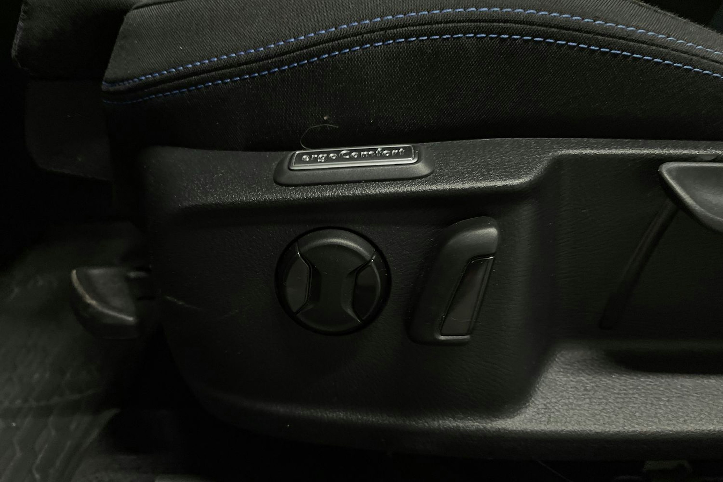 Valkoinen Volkswagen PASSAT 2018 kuva 28.