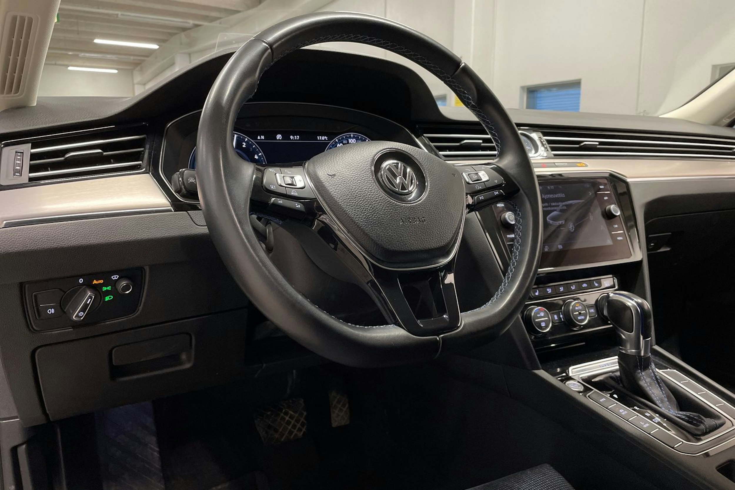 Valkoinen Volkswagen PASSAT 2018 kuva 29.