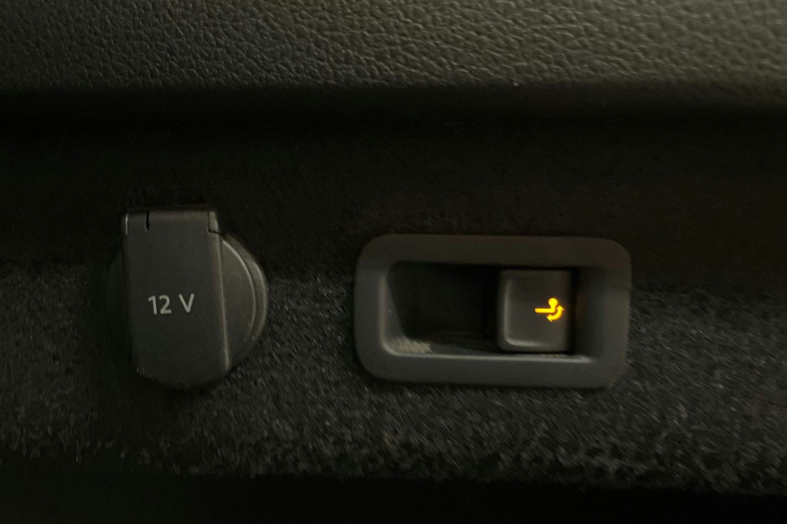 Valkoinen Volkswagen PASSAT 2018 kuva 33.