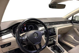 valkoinen Volkswagen Passat 2018 kuva 3.