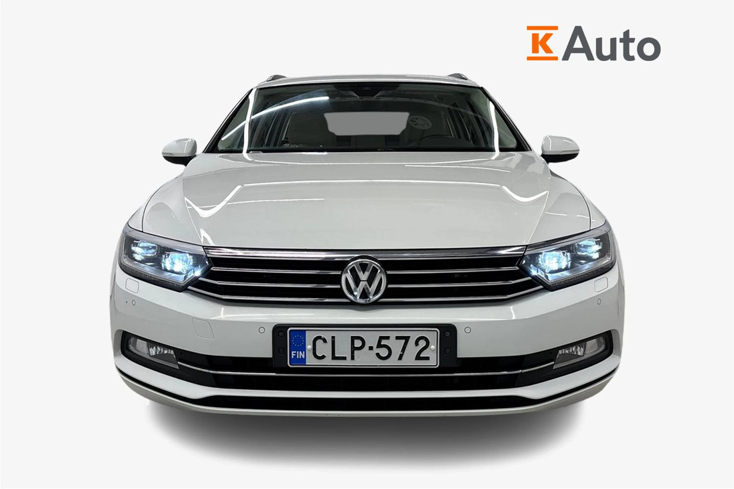 valkoinen Volkswagen Passat 2018 kuva 5.