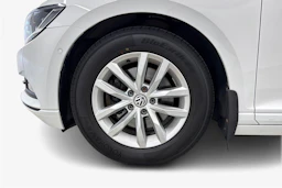 valkoinen Volkswagen Passat 2018 kuva 12.