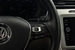 valkoinen Volkswagen Passat 2018 kuva 18.
