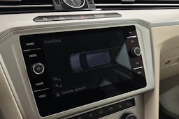 valkoinen Volkswagen Passat 2018 kuva 21.