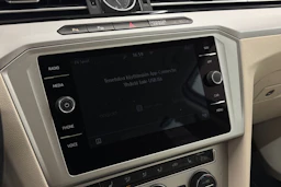 valkoinen Volkswagen Passat 2018 kuva 22.