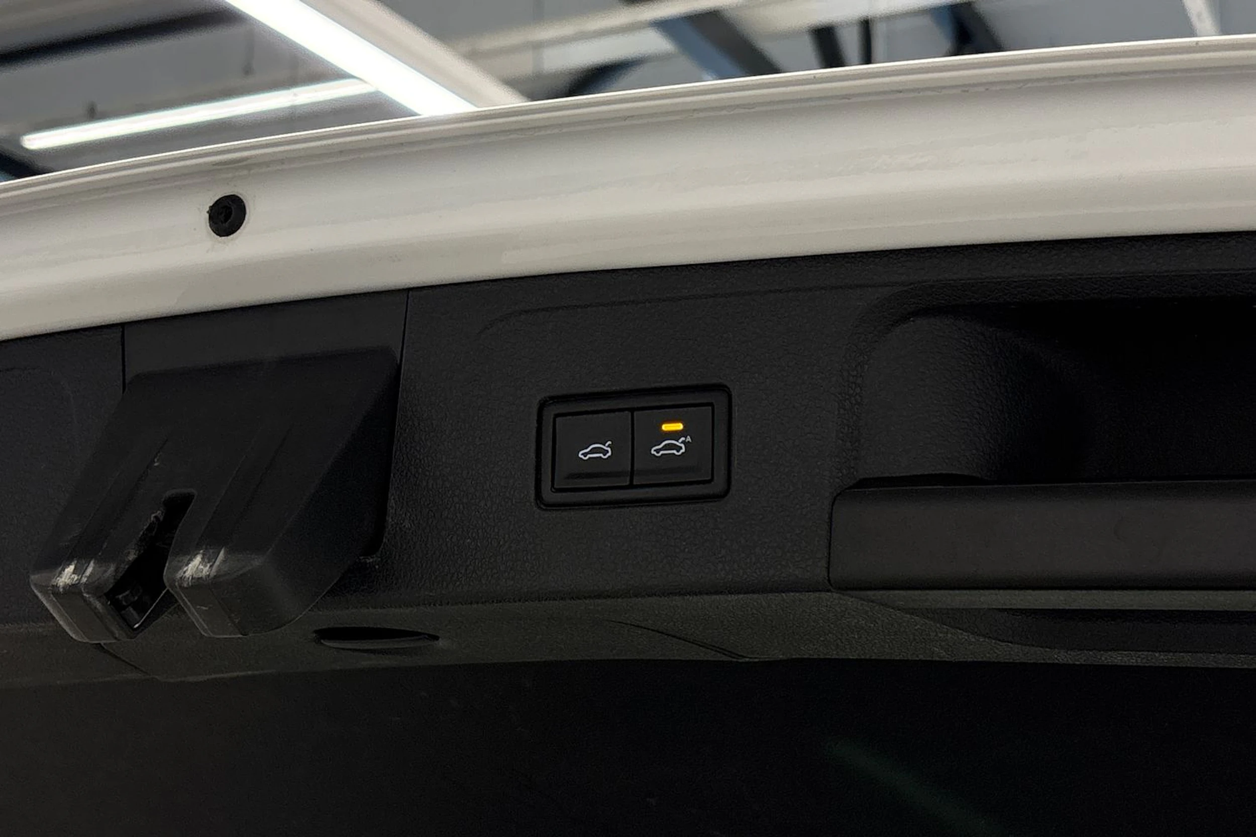 valkoinen Volkswagen Passat 2018 kuva 27.