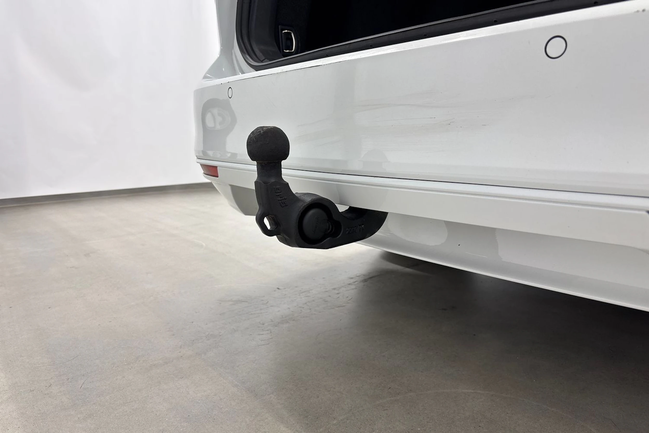 valkoinen Volkswagen Passat 2018 kuva 28.