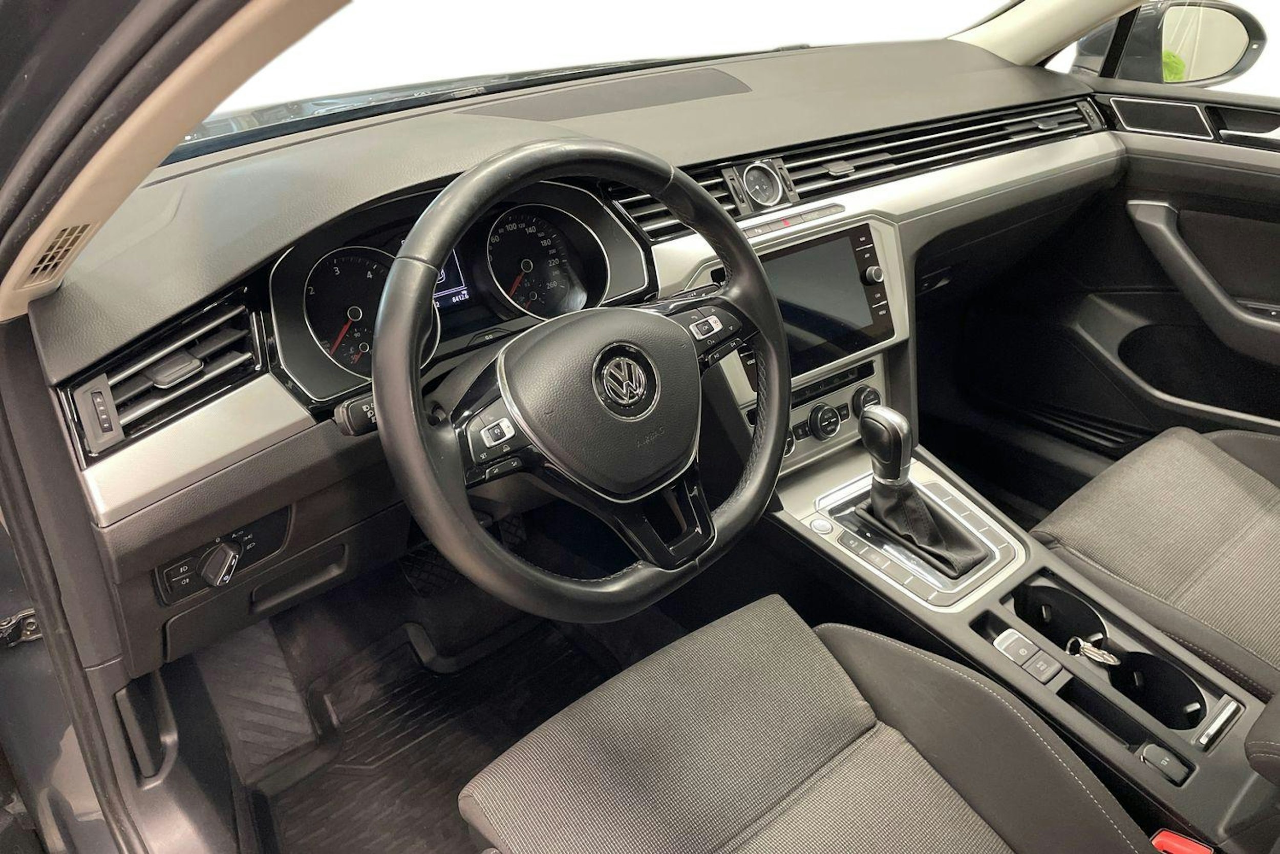 Harmaa Volkswagen PASSAT 2018 kuva 7.