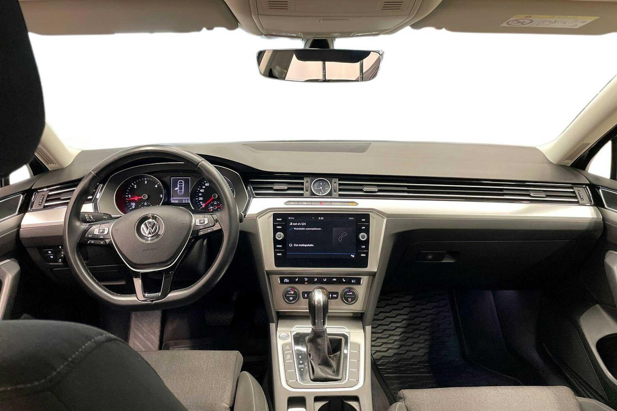 Harmaa Volkswagen PASSAT 2018 kuva 9.