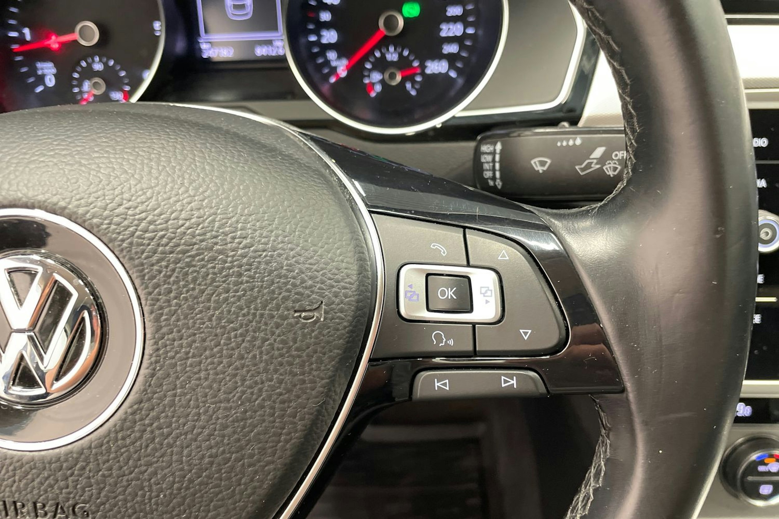 Harmaa Volkswagen PASSAT 2018 kuva 15.