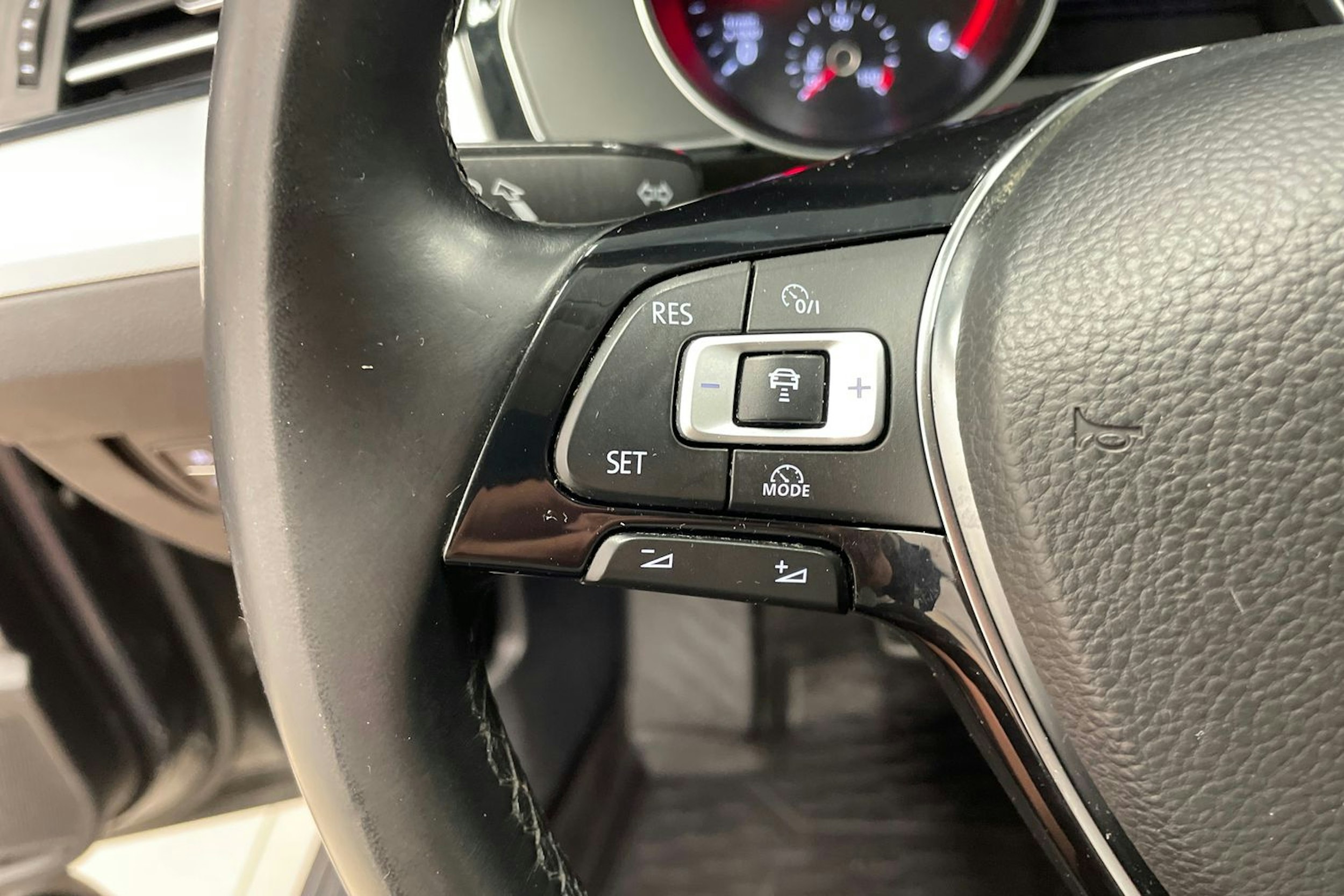 Harmaa Volkswagen PASSAT 2018 kuva 16.