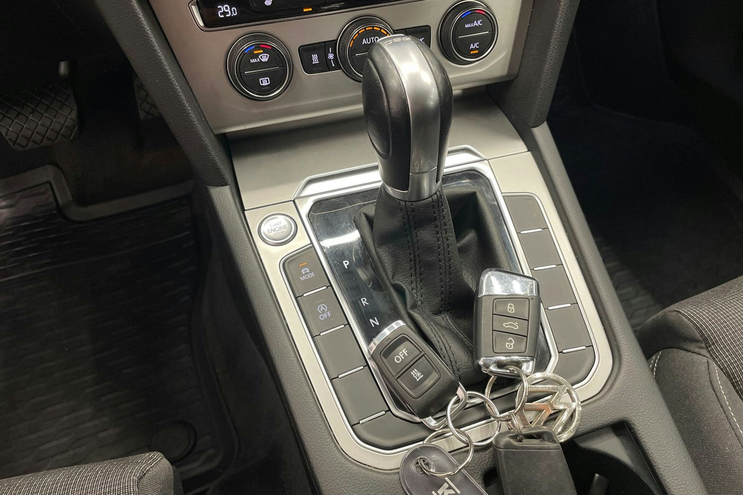 Harmaa Volkswagen PASSAT 2018 kuva 17.