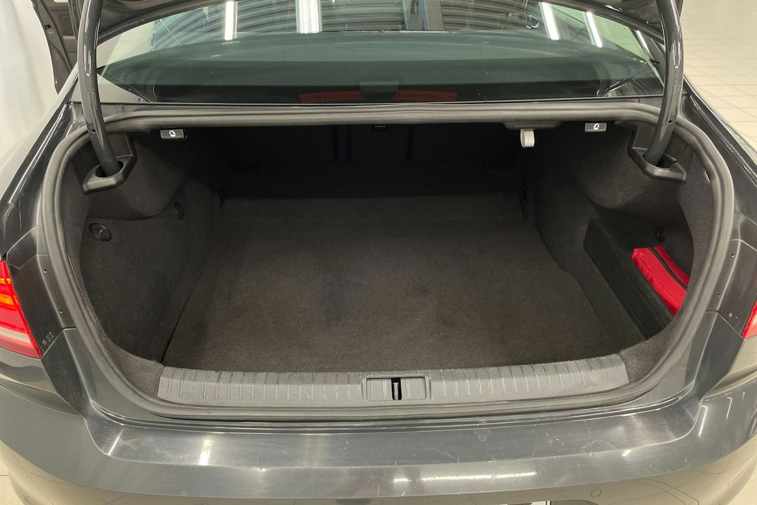 Harmaa Volkswagen PASSAT 2018 kuva 21.