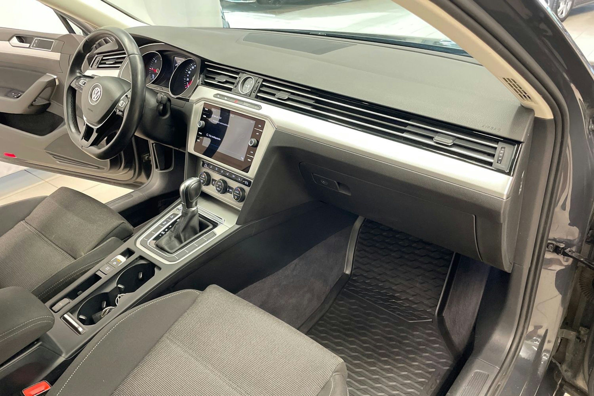 Harmaa Volkswagen PASSAT 2018 kuva 25.