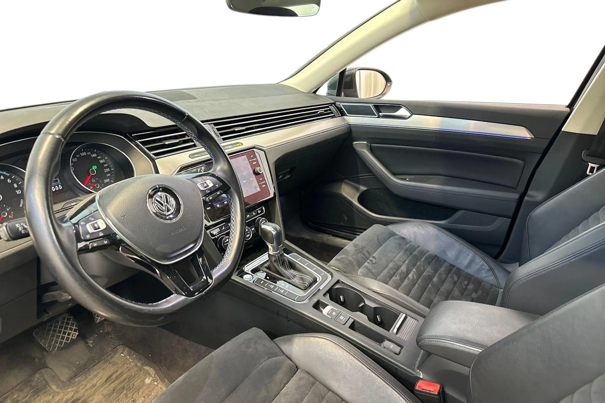 harmaa Volkswagen Passat 2018 kuva 3.
