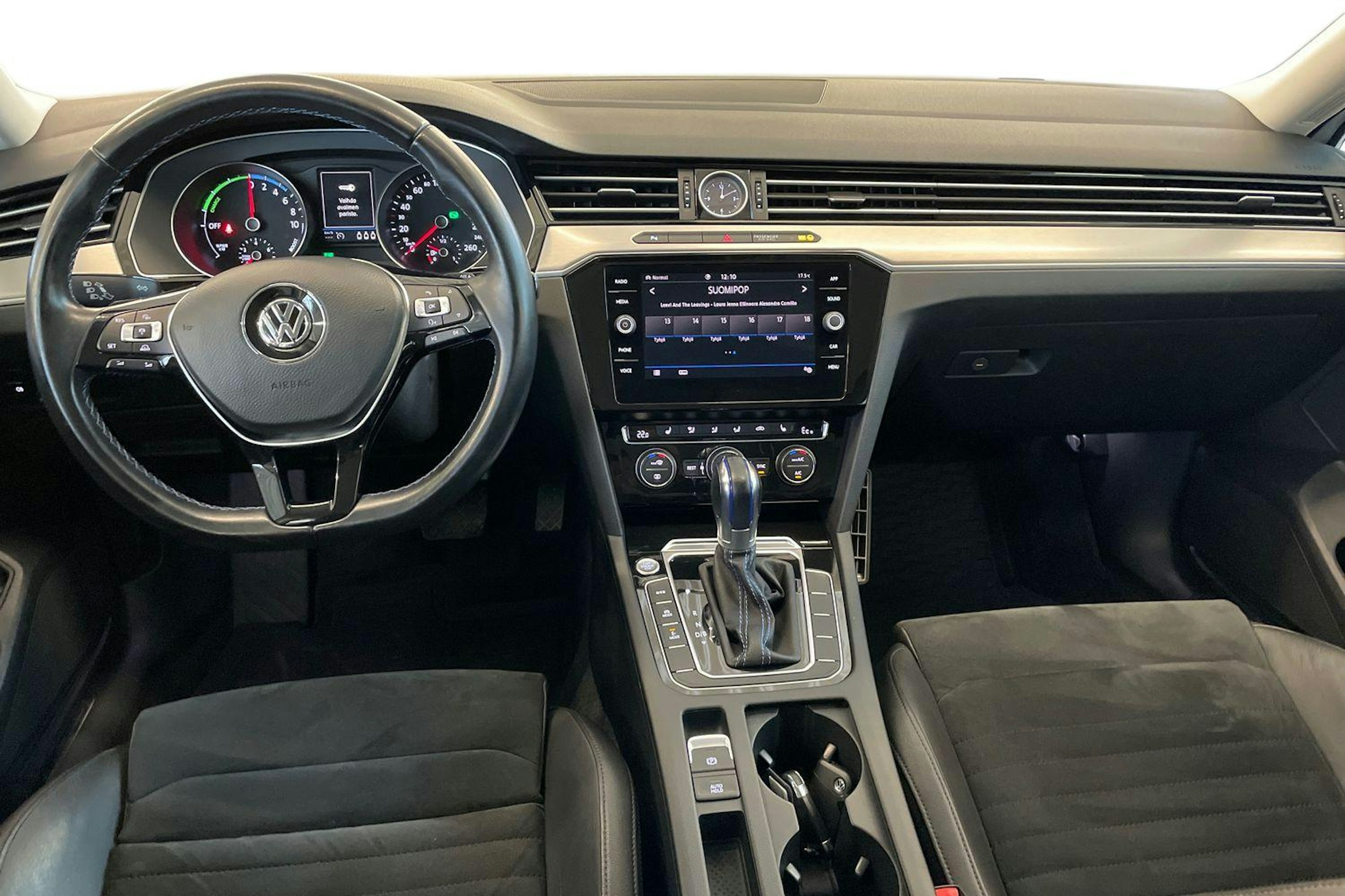 Valkoinen Volkswagen PASSAT 2018 kuva 9.