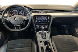 Valkoinen Volkswagen PASSAT 2018 kuva 9.