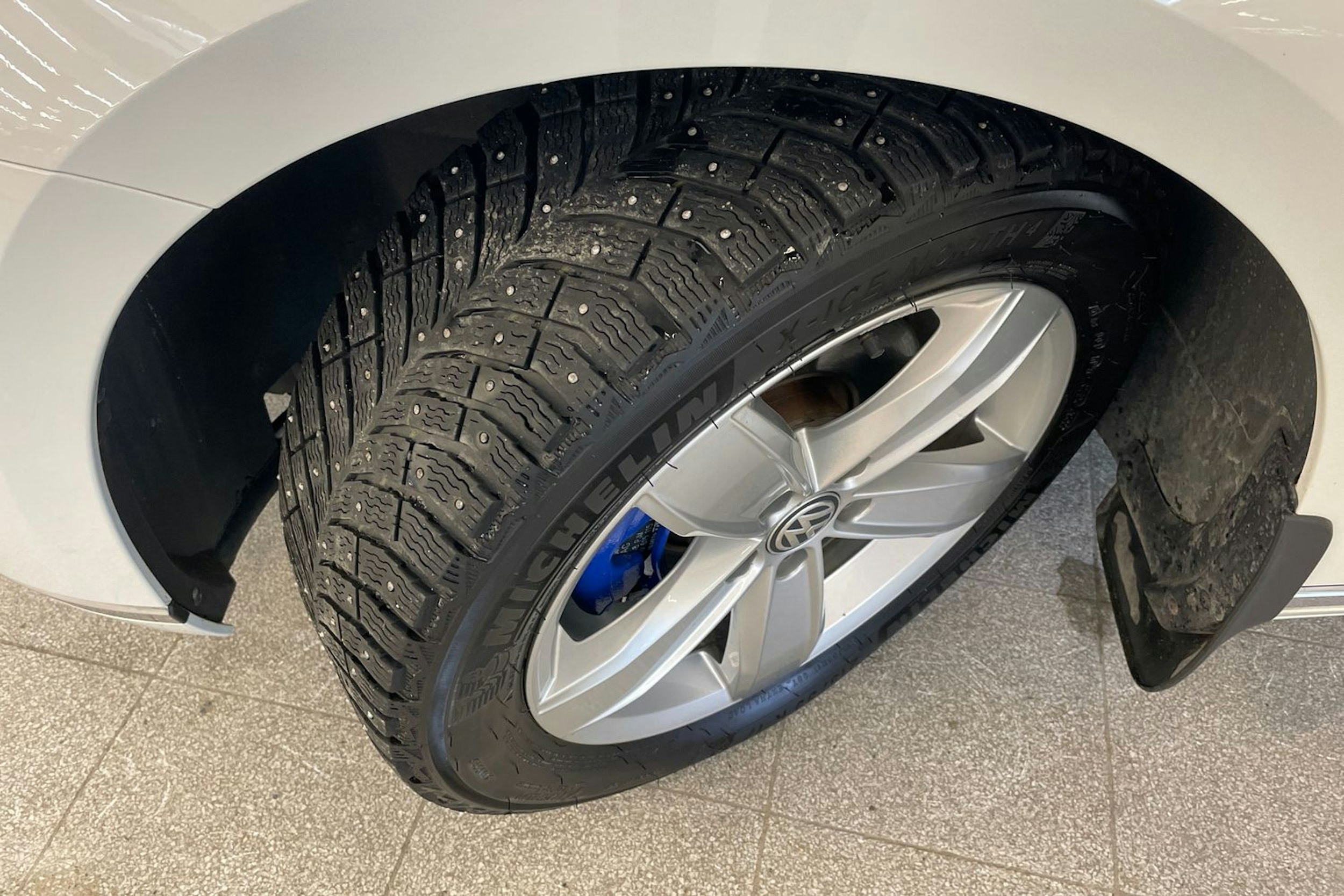 Valkoinen Volkswagen PASSAT 2018 kuva 13.