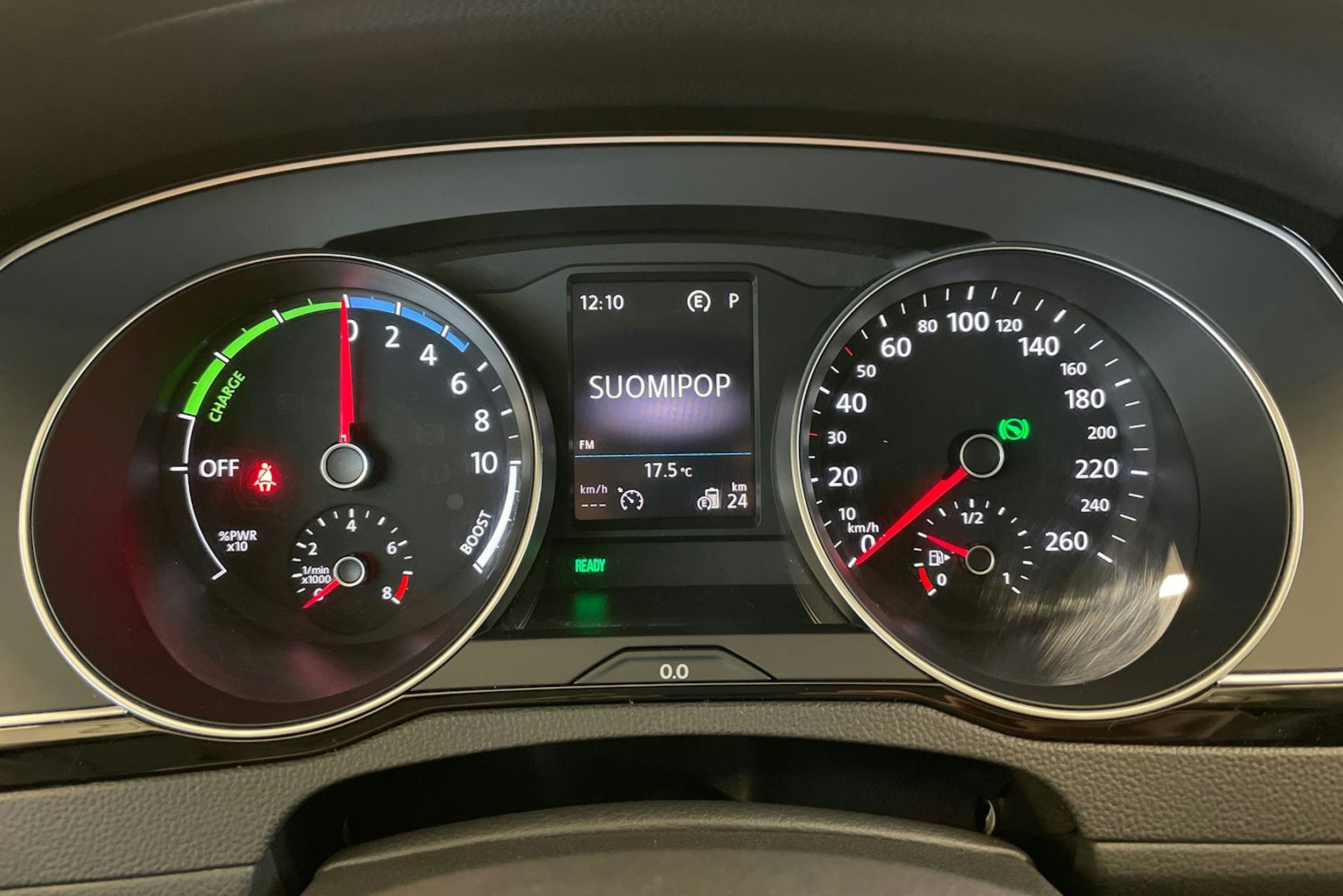 Valkoinen Volkswagen PASSAT 2018 kuva 14.